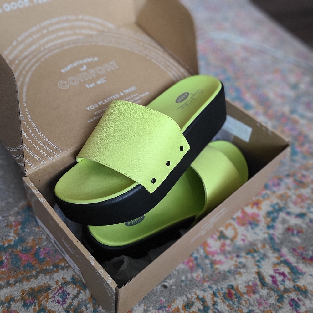 Dr. Scholl's lime green slides - Picture 2 of 6